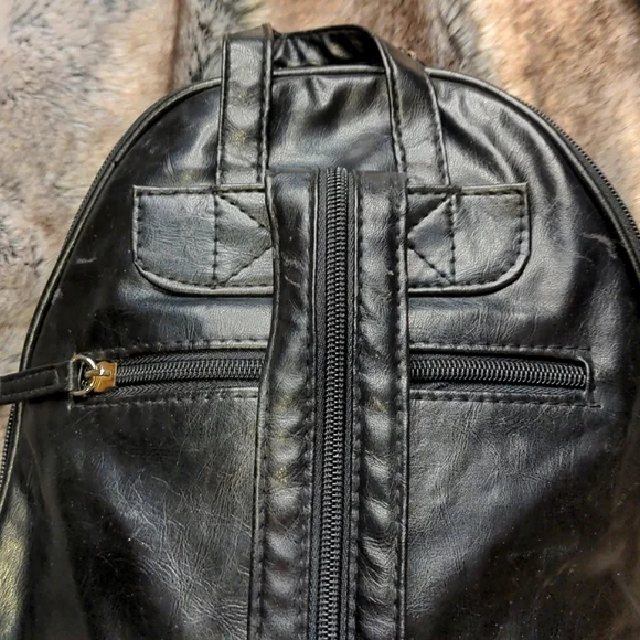 🌷Vegan Leather Backpack - Picture 5 of 16